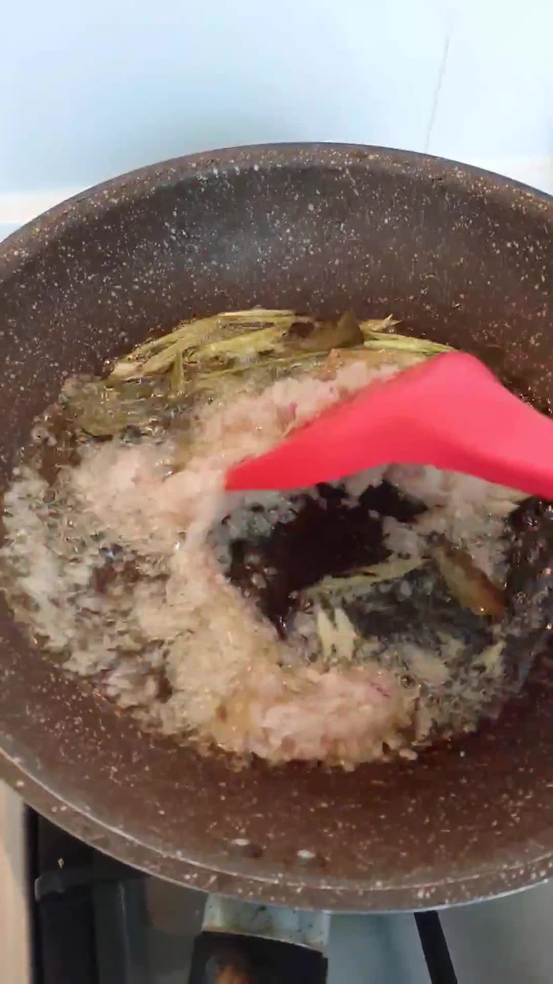 Foto langkah ke 5 dari resep 63. Sambal Ayam Suwir dengan Daun Jeruk.