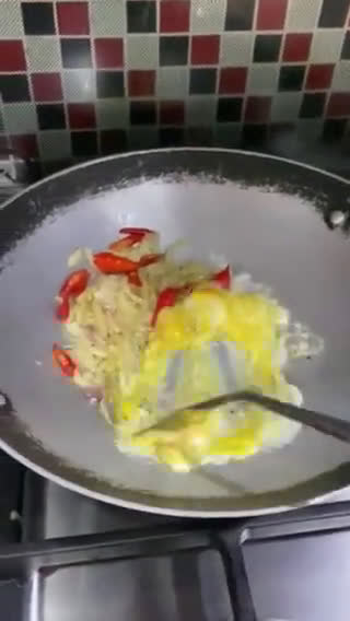 Foto langkah ke 2 dari resep Nasi Goreng Tuna.