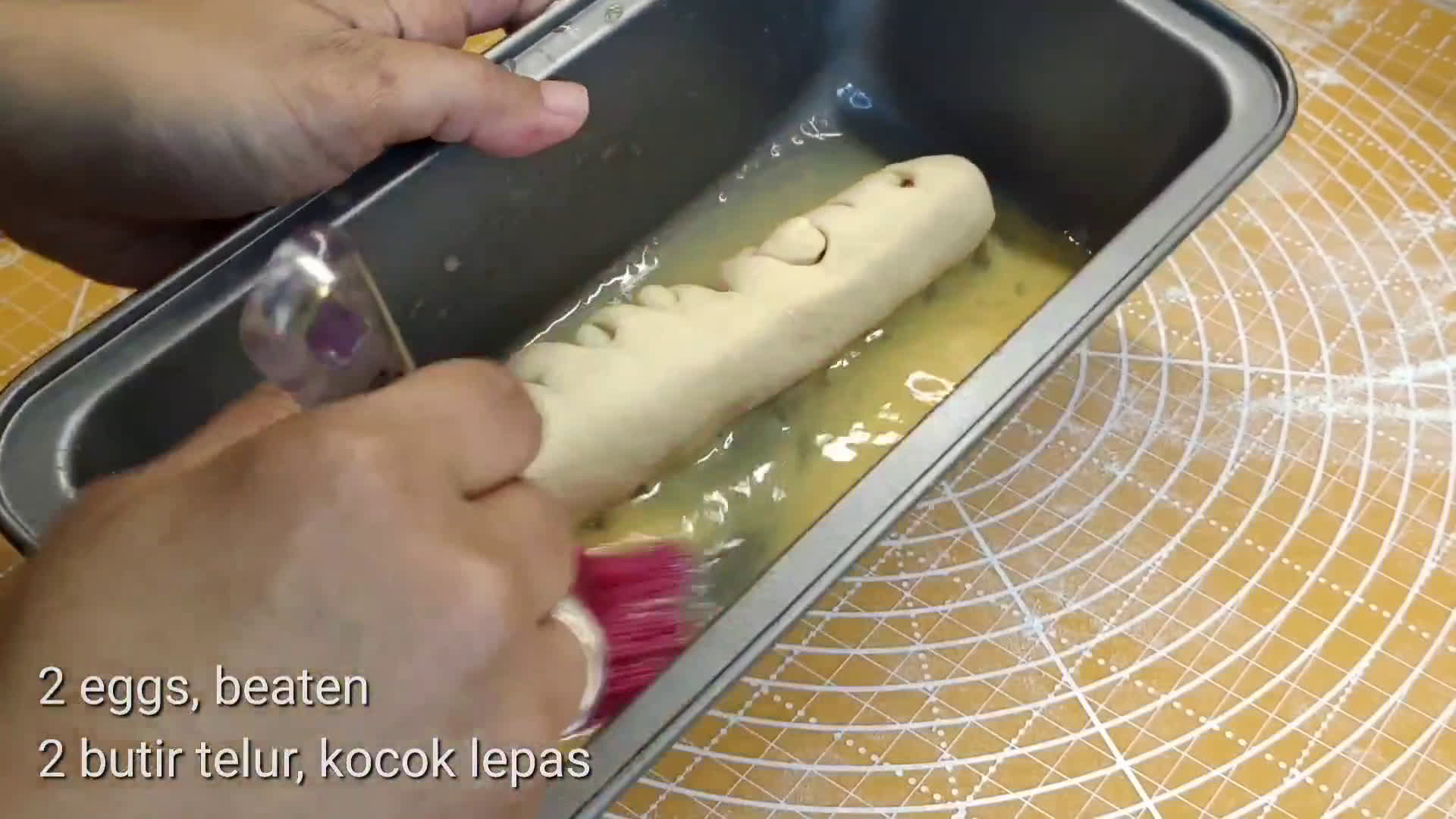 Foto langkah ke 4 dari resep Sausage Roll Bread.