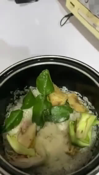 Foto langkah ke 1 dari resep Tumpeng Nasi Uduk Mini.