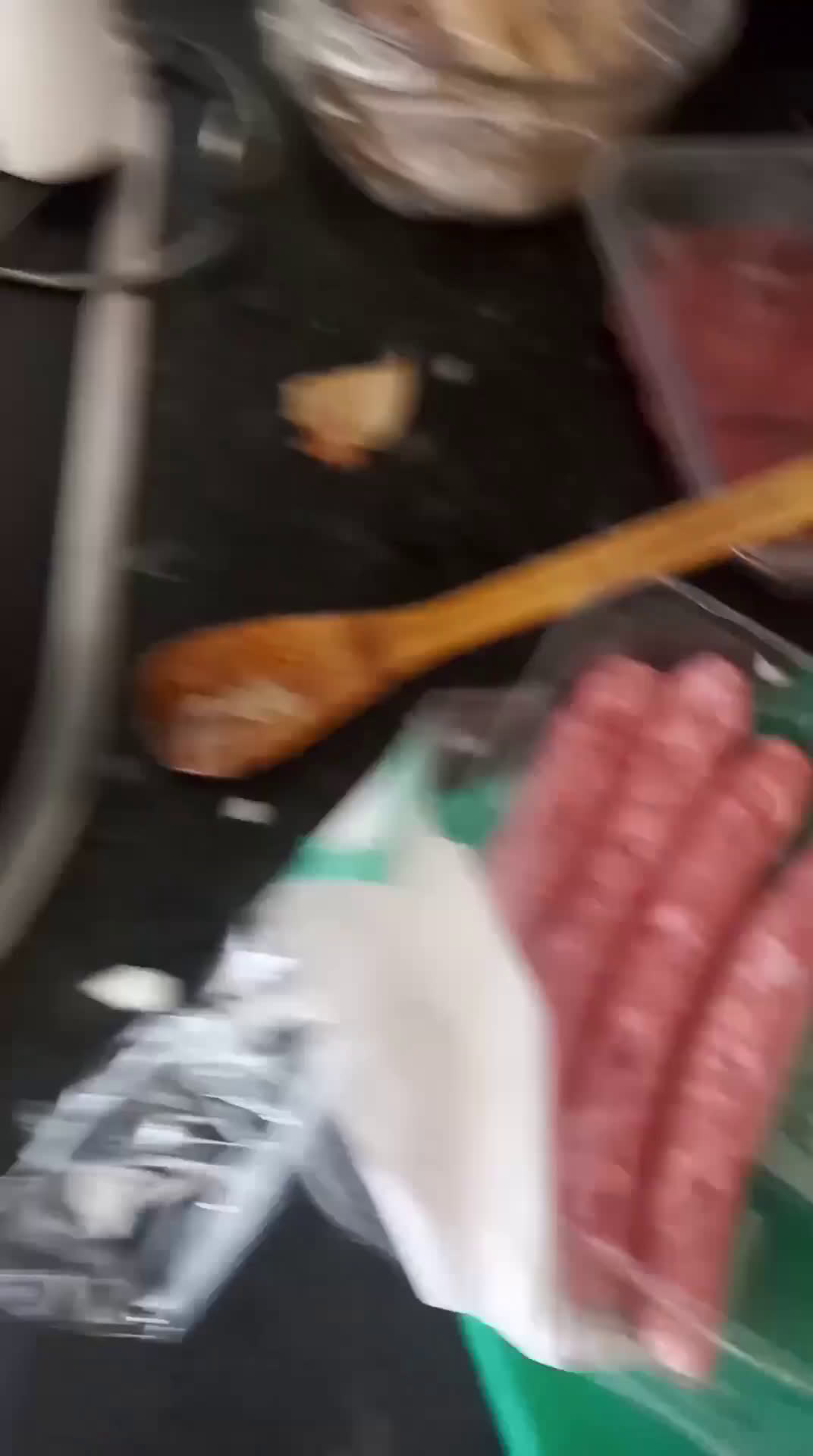 Foto del paso 2 de la receta: Salchichas al vino (receta de mi madre)