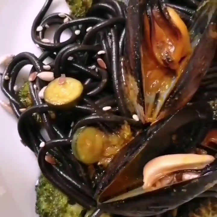 Une image de l'étape 11 de Moules de la méditerranée a la provençale 🥘.