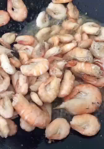 Gambar langkah 2 resipi Udang Goreng Cili Kering Bersama Garam Kasar.