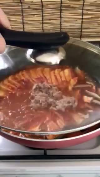 Gambar langkah 6 resipi 🇰🇷 TUNA KIMCHI JJIGAE | 참치김치찌개.