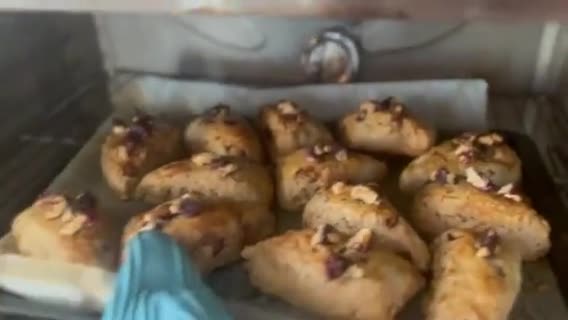 Hình bước làm 3 của món Healthy Fruit & Nut Scones