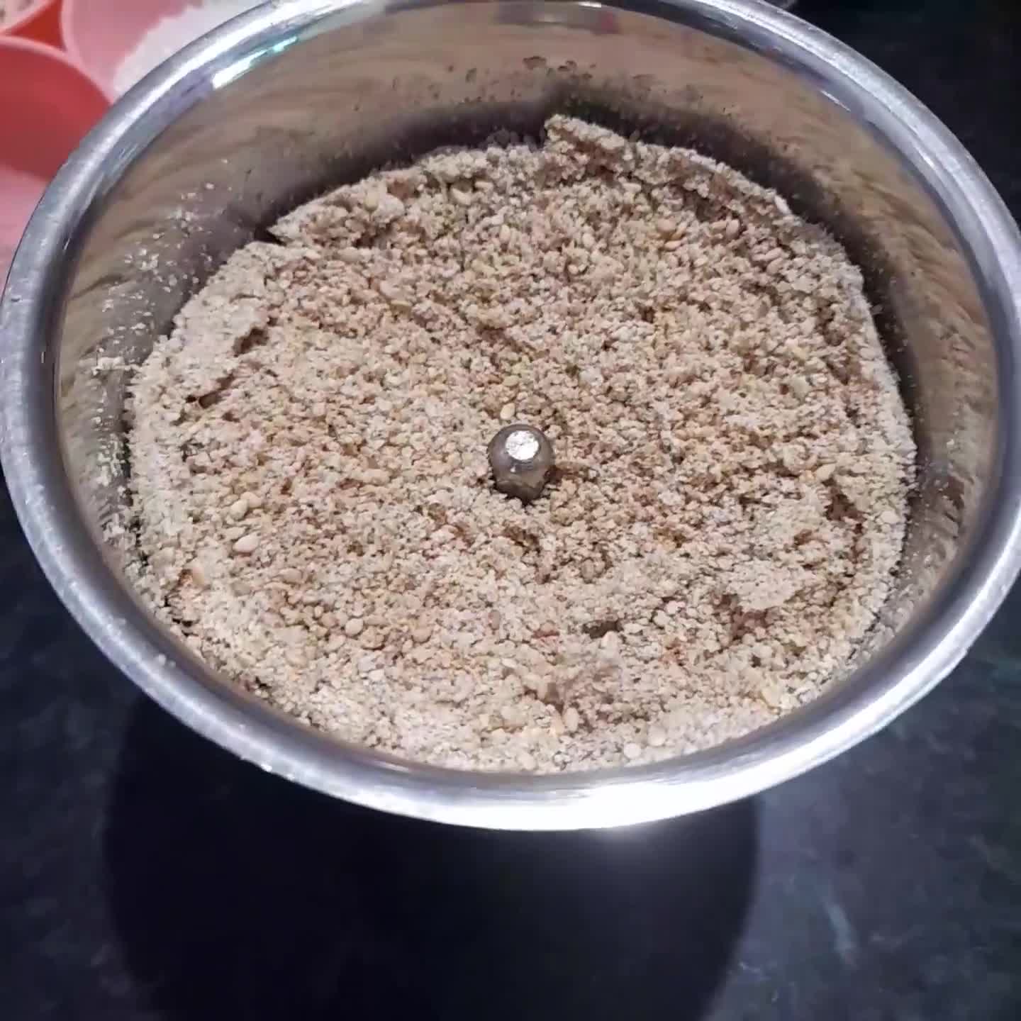तिल मावा लड्डू रेसिपी चरण 2 फोटो