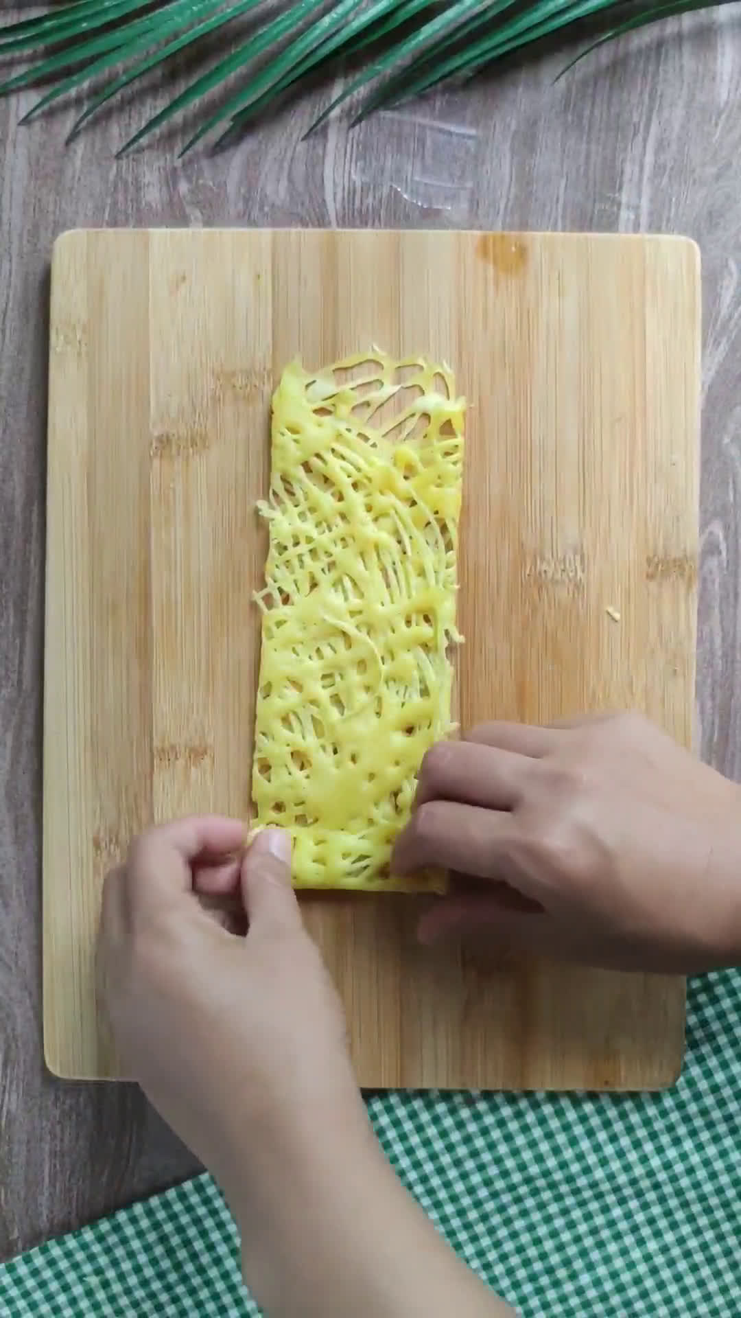 Foto langkah ke 4 dari resep Roti jala gulai kacang hijau.