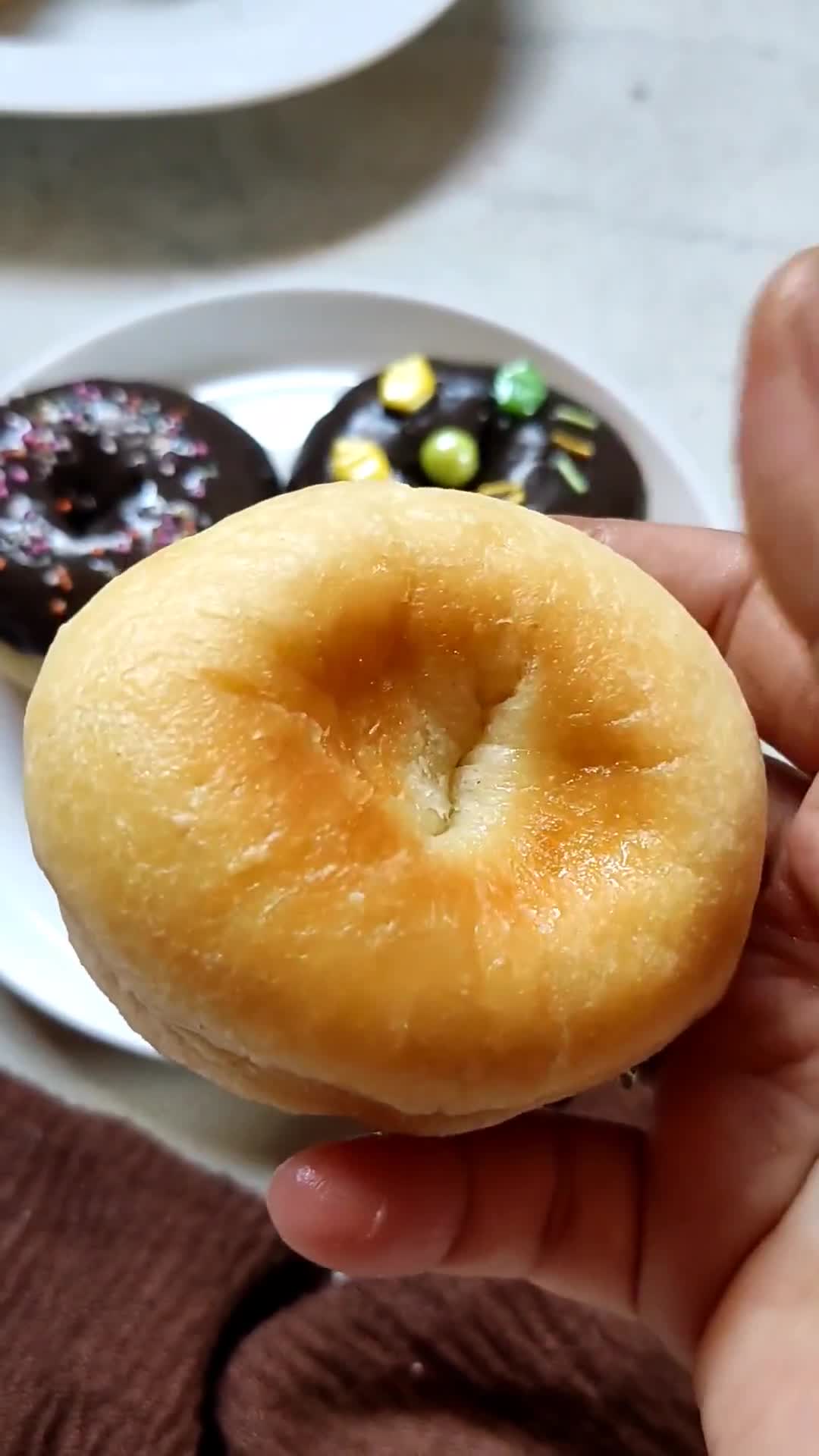 Foto langkah ke 6 dari resep Donat Premium (topping dcc leleh).