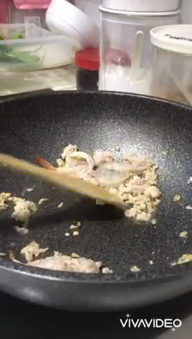 รูปขั้นตอนการทำที่ 5 ของ ผัดกระเพรากุ้งหมูสับ