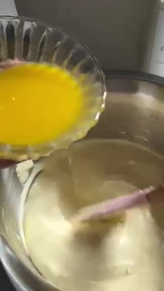 Foto langkah ke 3 dari resep Cake Potong.