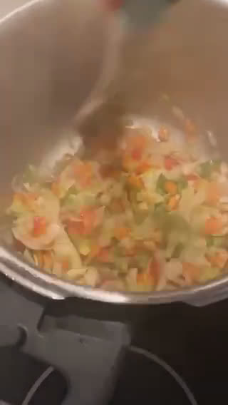 Foto del paso 3 de la receta: Redondo de pollo relleno con salsa española