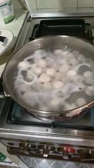 Foto langkah ke 5 dari resep Bakso Ikan Tenggiri Tanpa Telor (video).