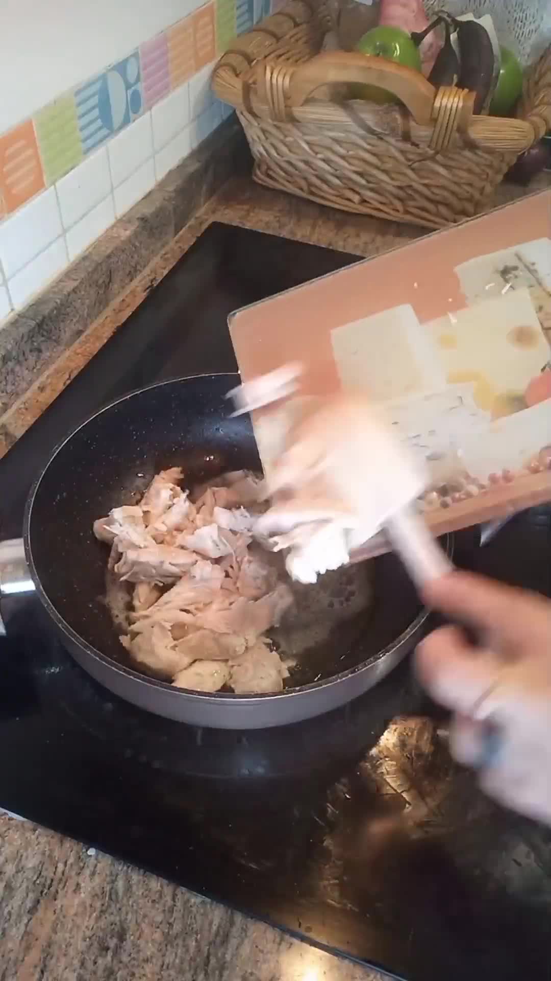 Foto del paso 1 de la receta: Raviolis de pollo con masa de remolacha y salsa trufada