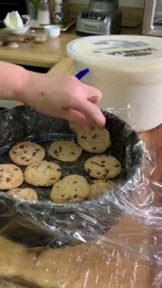 Foto del paso 2 de la receta: Pastel De Nieve de Vainilla con Galletas Chispas de Chocolate