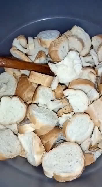Foto del paso 2 de la receta: Budín de pan navideño