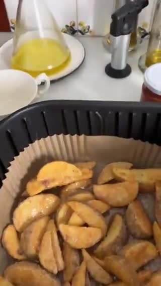 Foto del paso 2 de la receta: Confit de pato con patatas y manzana