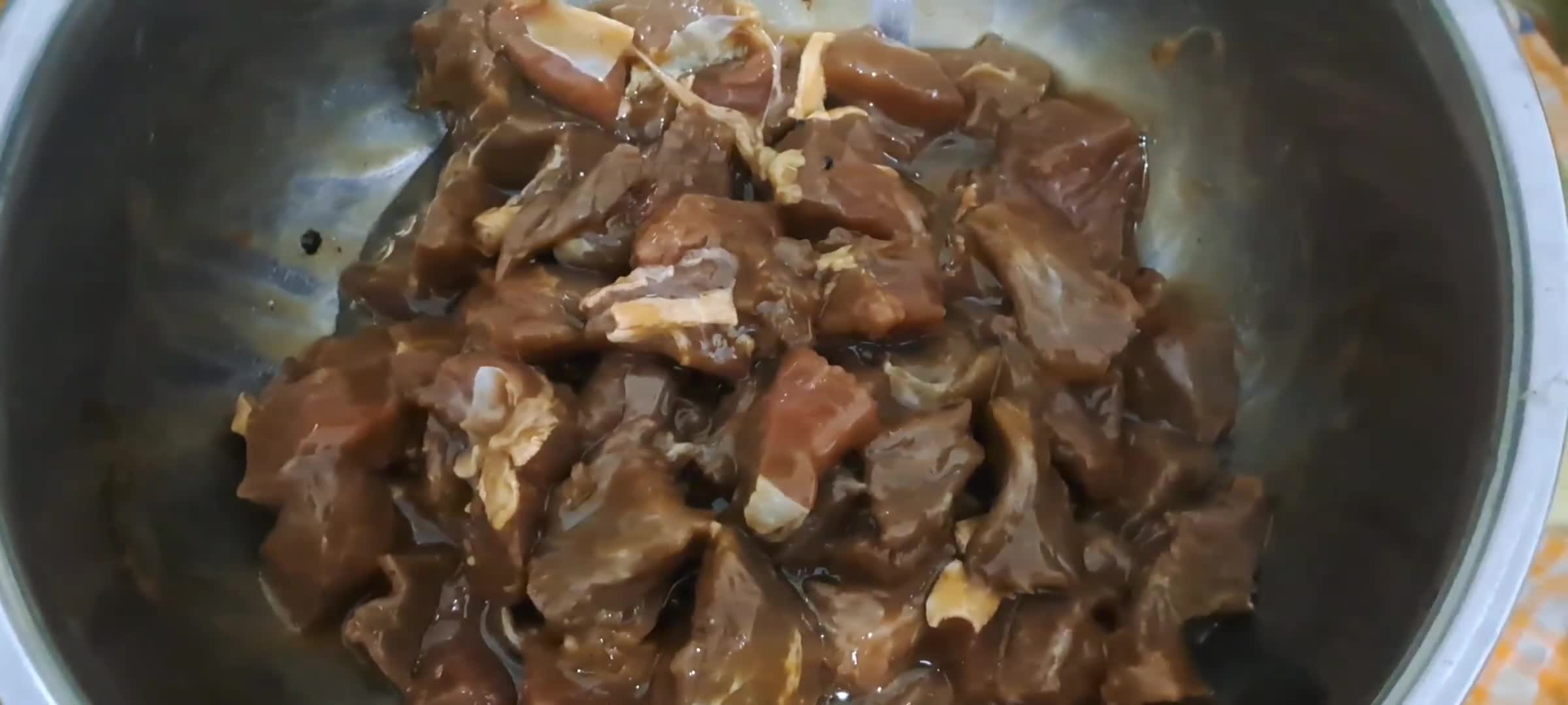 Foto langkah ke 1 dari resep Sapi Saus Tiram Lada Hitam.