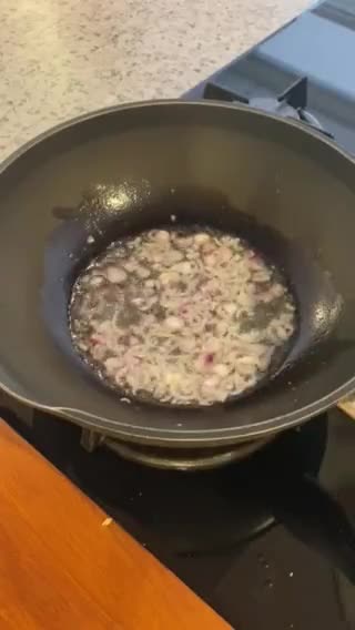 Foto langkah ke 1 dari resep Nasi Goreng Praktis.