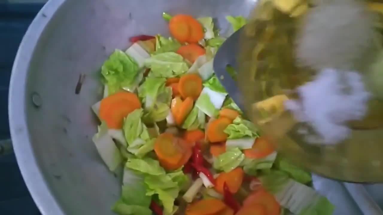 Foto langkah ke 3 dari resep 17.Tumis sawi putih dan bakso.