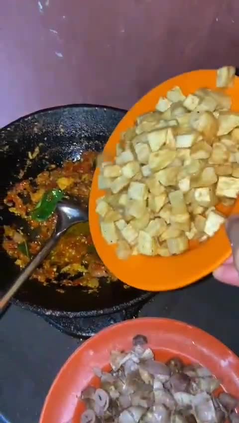 Foto langkah ke 4 dari resep Sambal Goreng Ati Ampela & Kentang.