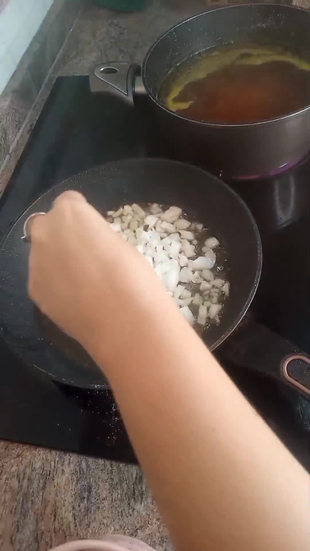 Foto del paso 2 de la receta: Arroz con pollo al horno 🥘