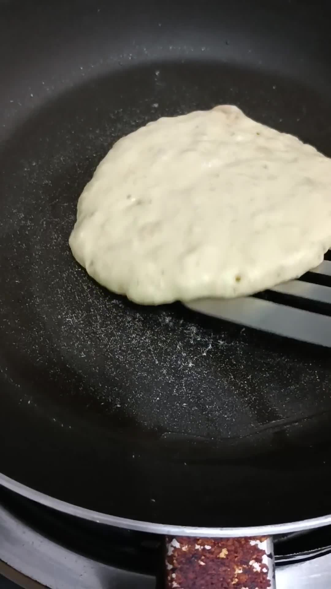 Foto langkah ke 5 dari resep Pancake Pisang "Kilat".
