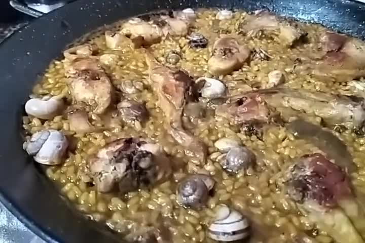 Foto del paso 6 de la receta: Arroz con conejo y caracoles al romero