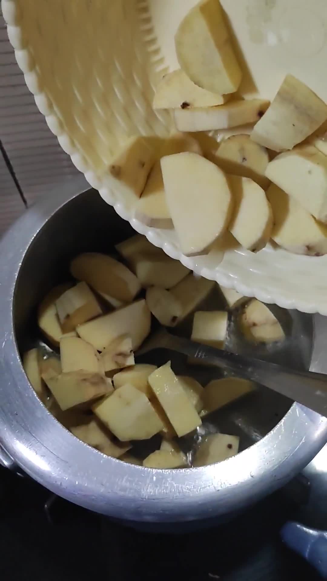 ङ्राईफ्रूटस स्वीट पोटैटो (Dryfruits sweet potato recipe in hindi) रेसिपी चरण 1 फोटो