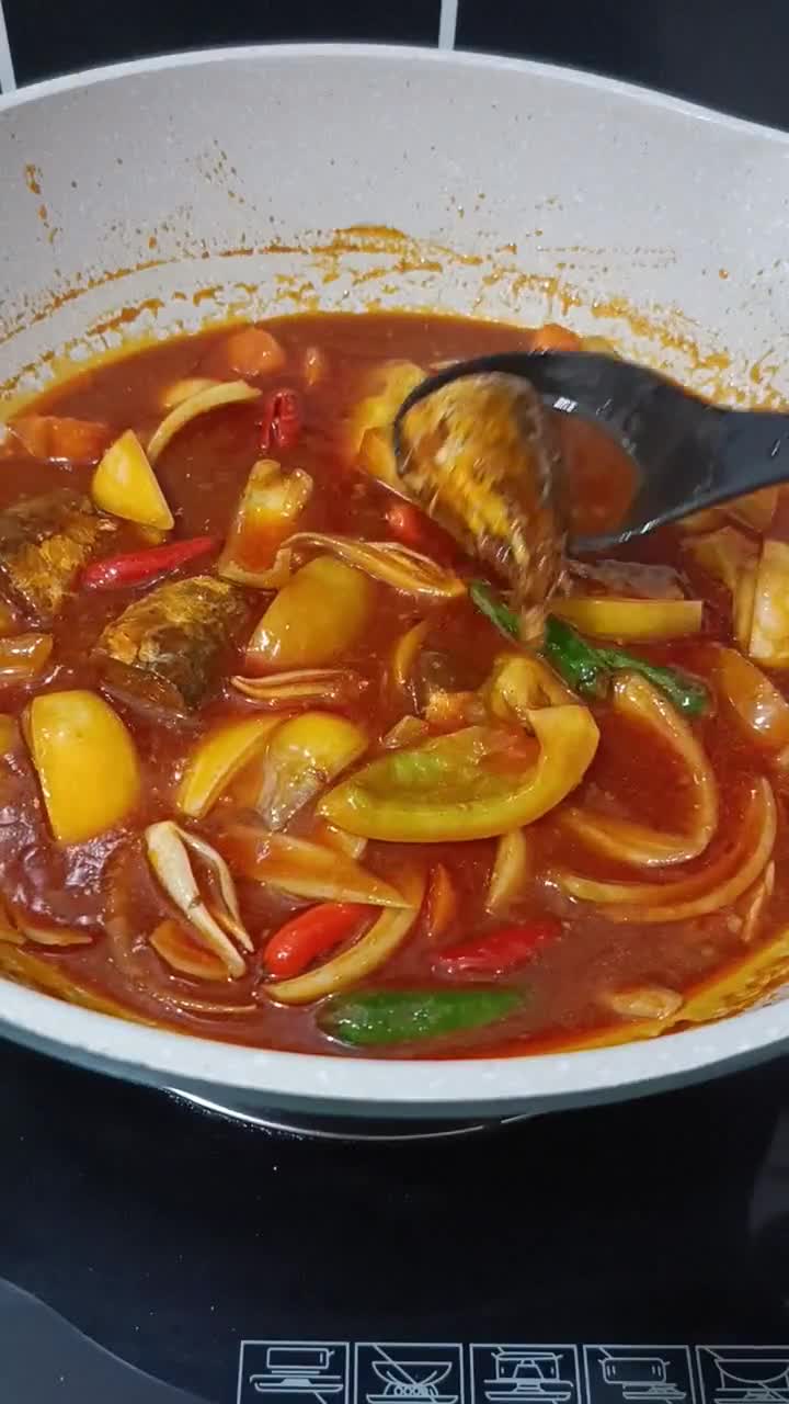 Gambar langkah 3 resipi Sardin Tumis Cili Padi.