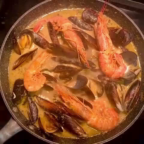 Foto del paso 4 de la receta: Cazuela de mariscos al curry verde