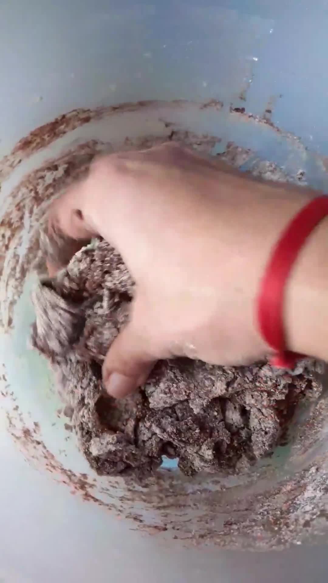 Foto del paso 2 de la receta: Galletitas de cacao y naranja con harina de avena😋