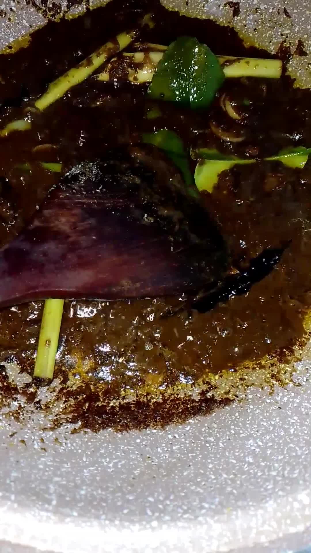 Foto langkah ke 5 dari resep Rawon Daging & Tetelan Sapi.