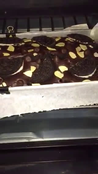 Foto langkah ke 5 dari resep Brownies Oreo.