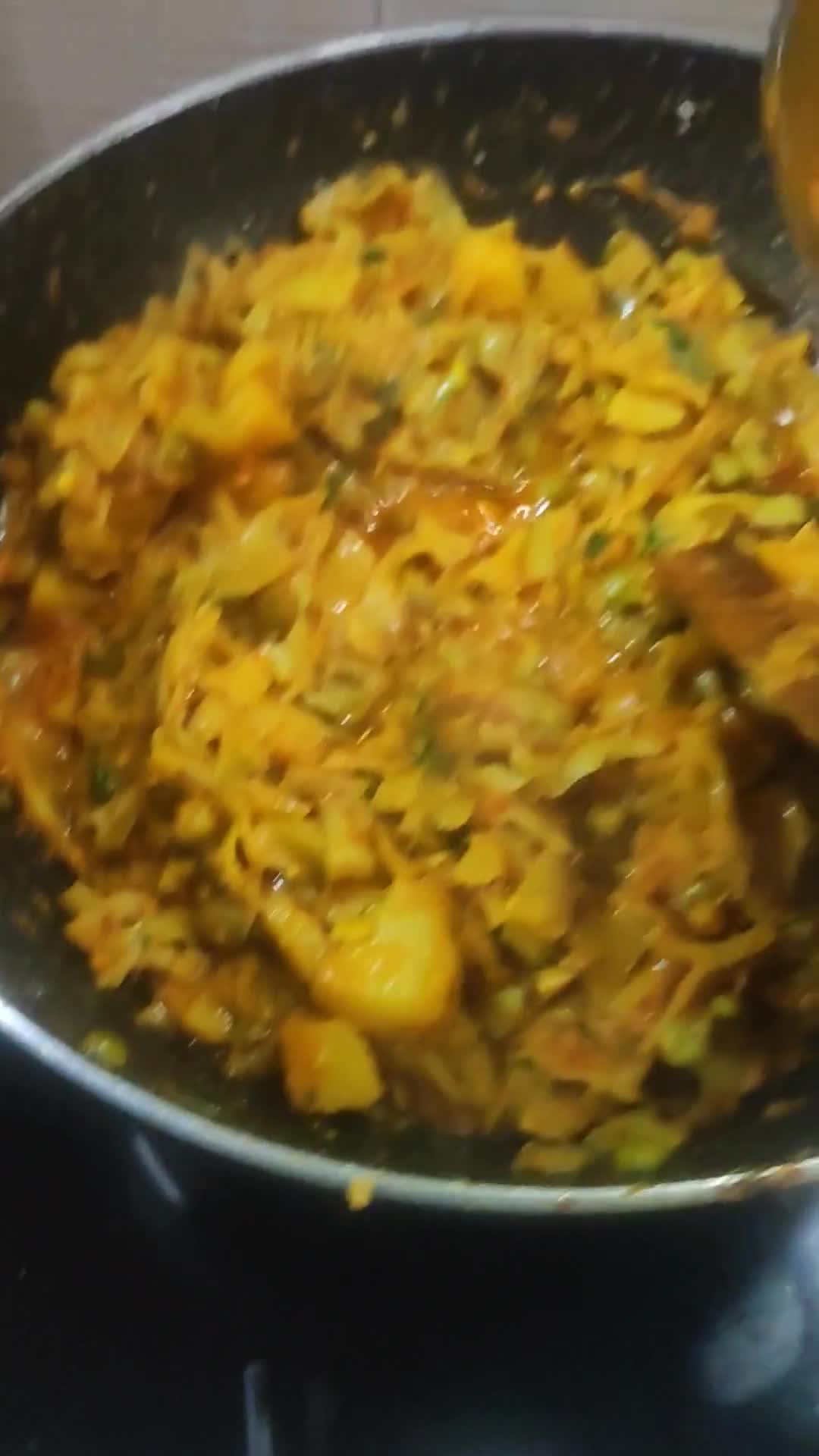 आलू पत्तागोभी (दही बेसन वाली) (Aloo pattagobhi dahi besan wali recipe in Hindi) रेसिपी चरण 8 फोटो