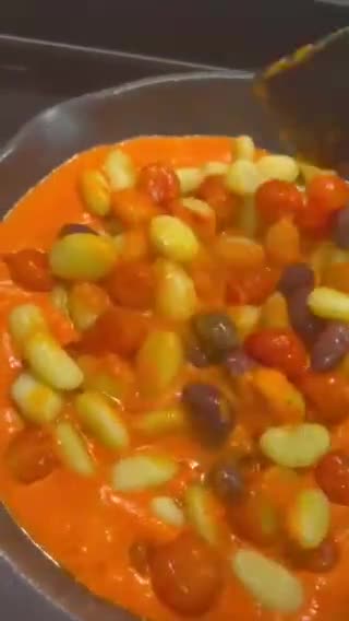 Foto del paso 4 de la receta: Ñoquis con salsa de piquillos
