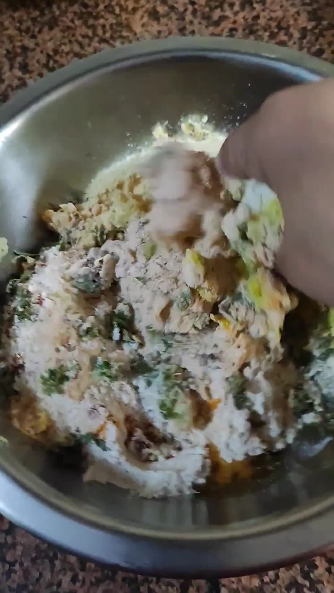 आलू कॉर्न पराठा (Aloo corn paratha recipe in hindi) रेसिपी चरण 4 फोटो
