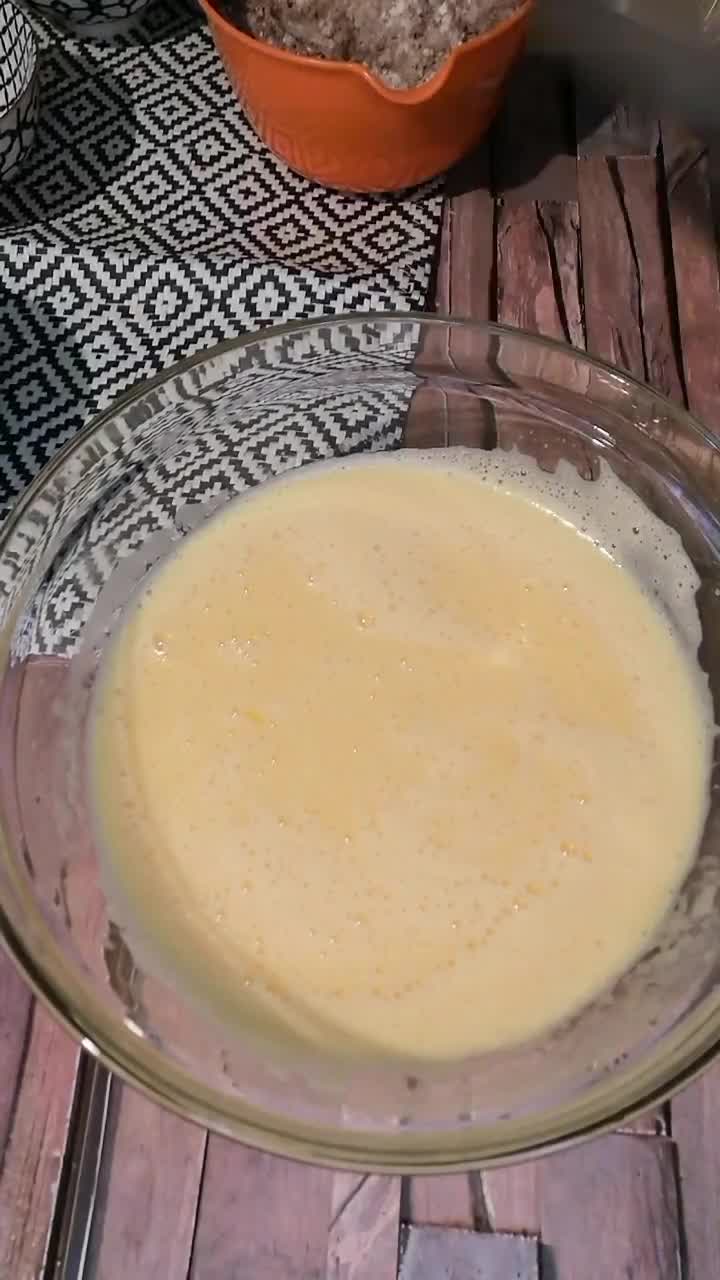 Foto del passaggio 2 della ricetta Ciambella frutti di bosco