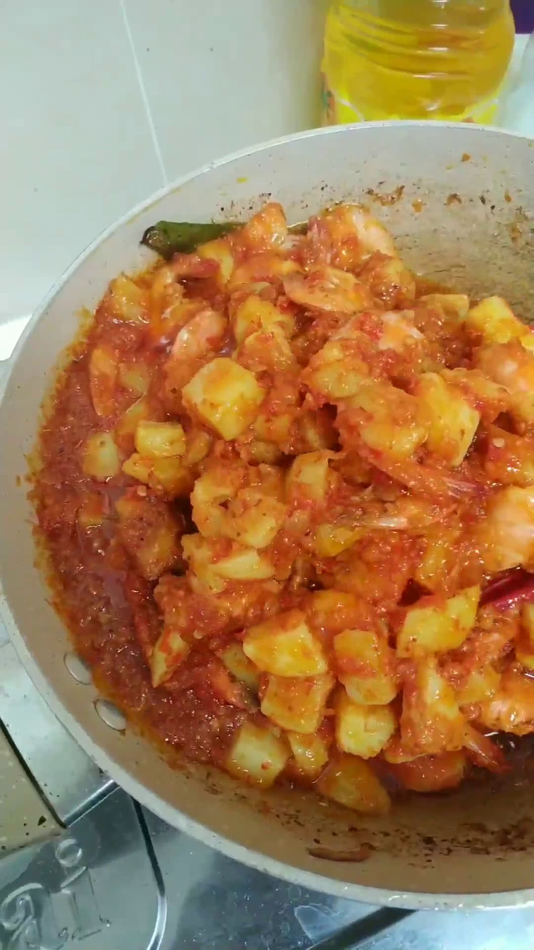 Foto langkah ke 4 dari resep Balado Kentang Udang.