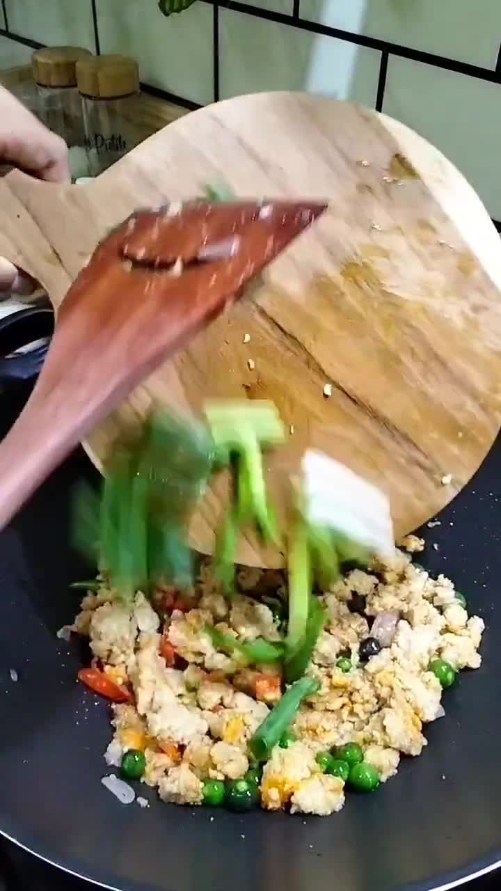 Foto langkah ke 9 dari resep Tumis Oncom leunca rawit.