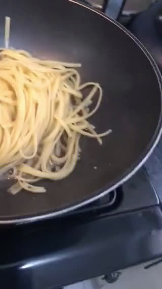 Foto del paso 5 de la receta: Cacio e pepe (spaghetti con queso y pimienta)