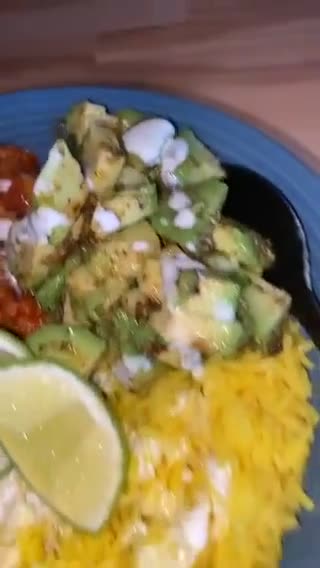 Une image de l'étape 6 de Porc épicé à la mexicaine 🇲🇽 riz au curcuma.