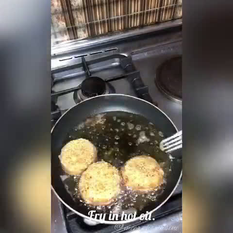 A picture of step 2 of Stuffed onion yam rings.