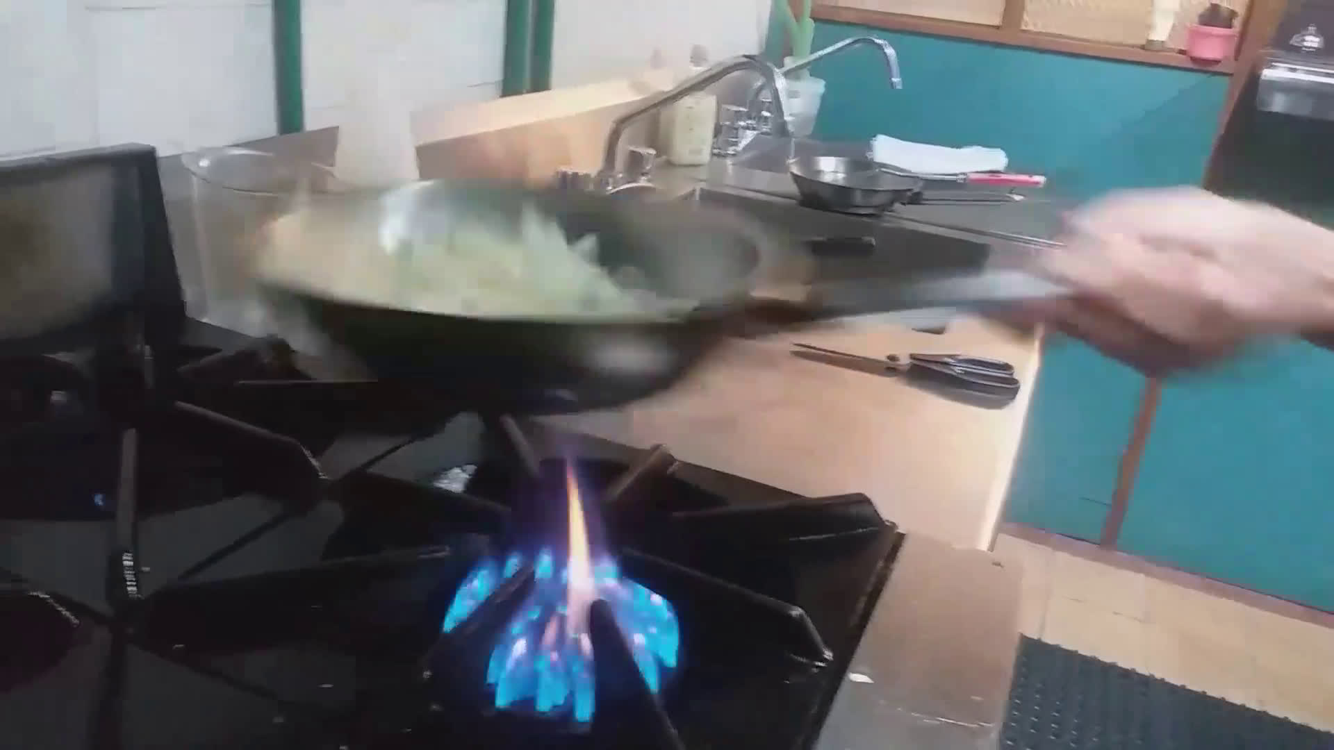 Foto del paso 9 de la receta: Hamburguesa estilo Monterrey con cebolla salteada