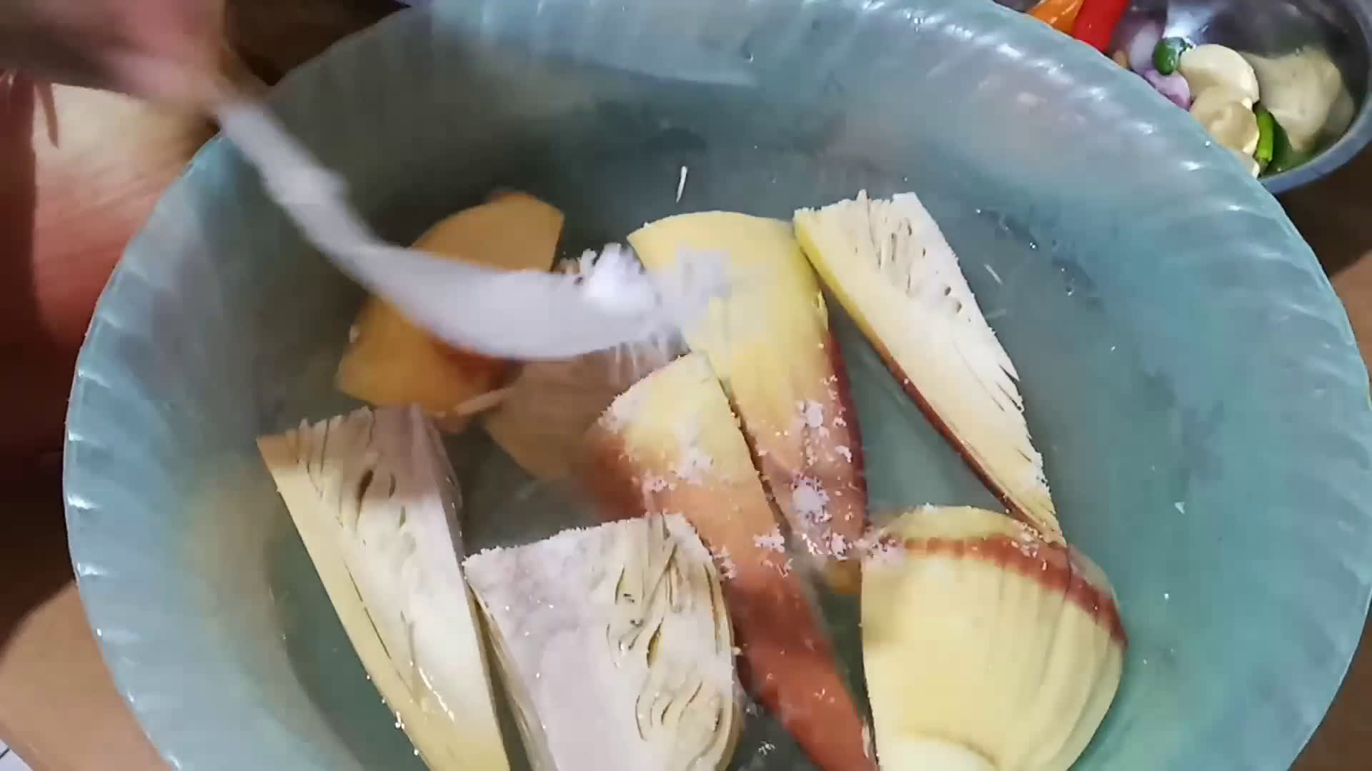 Foto langkah ke 1 dari resep Sayur jantung pisang/ jukut pusuh khas Bali.