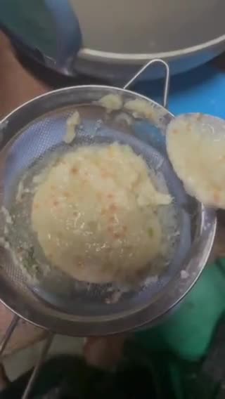 Foto langkah ke 3 dari resep MPASI 6 bulan (Bubur Nasi tim ayam wortel).