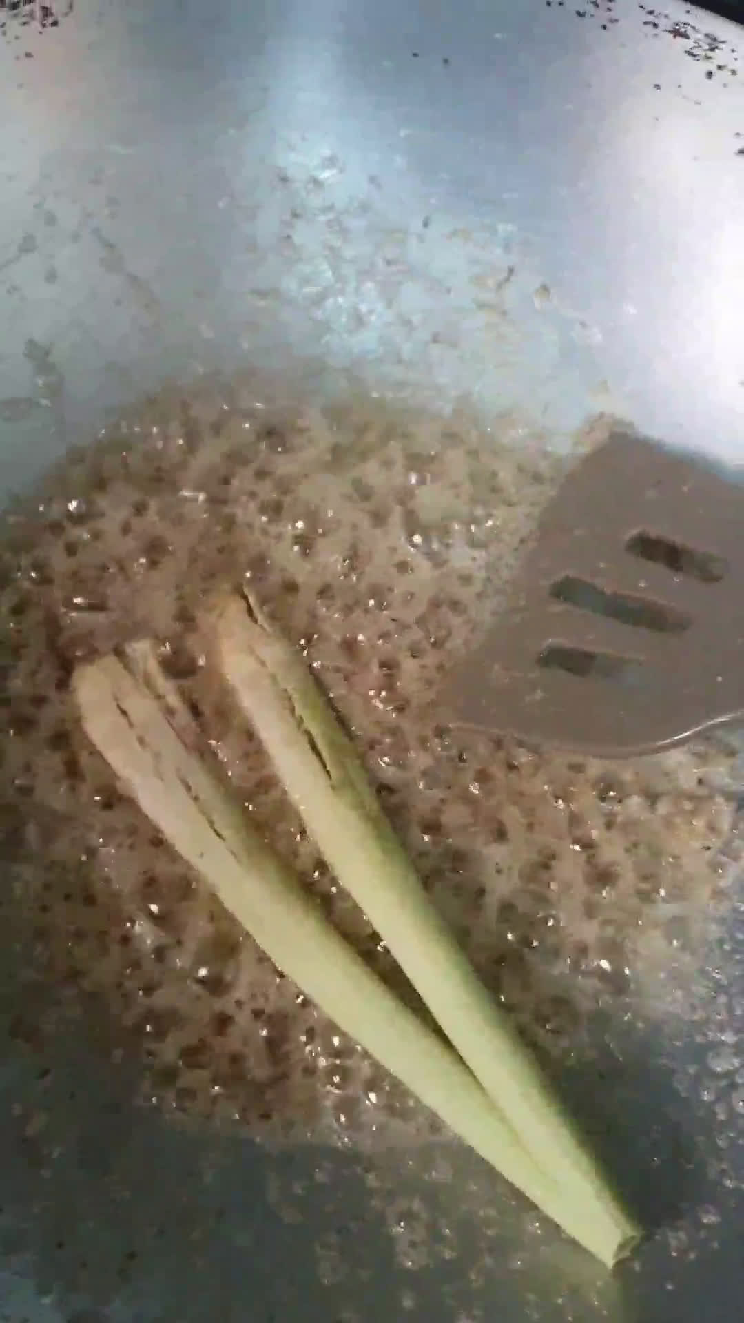 Foto langkah ke 4 dari resep 292. Opor Telur Tempe Kuah Susu.