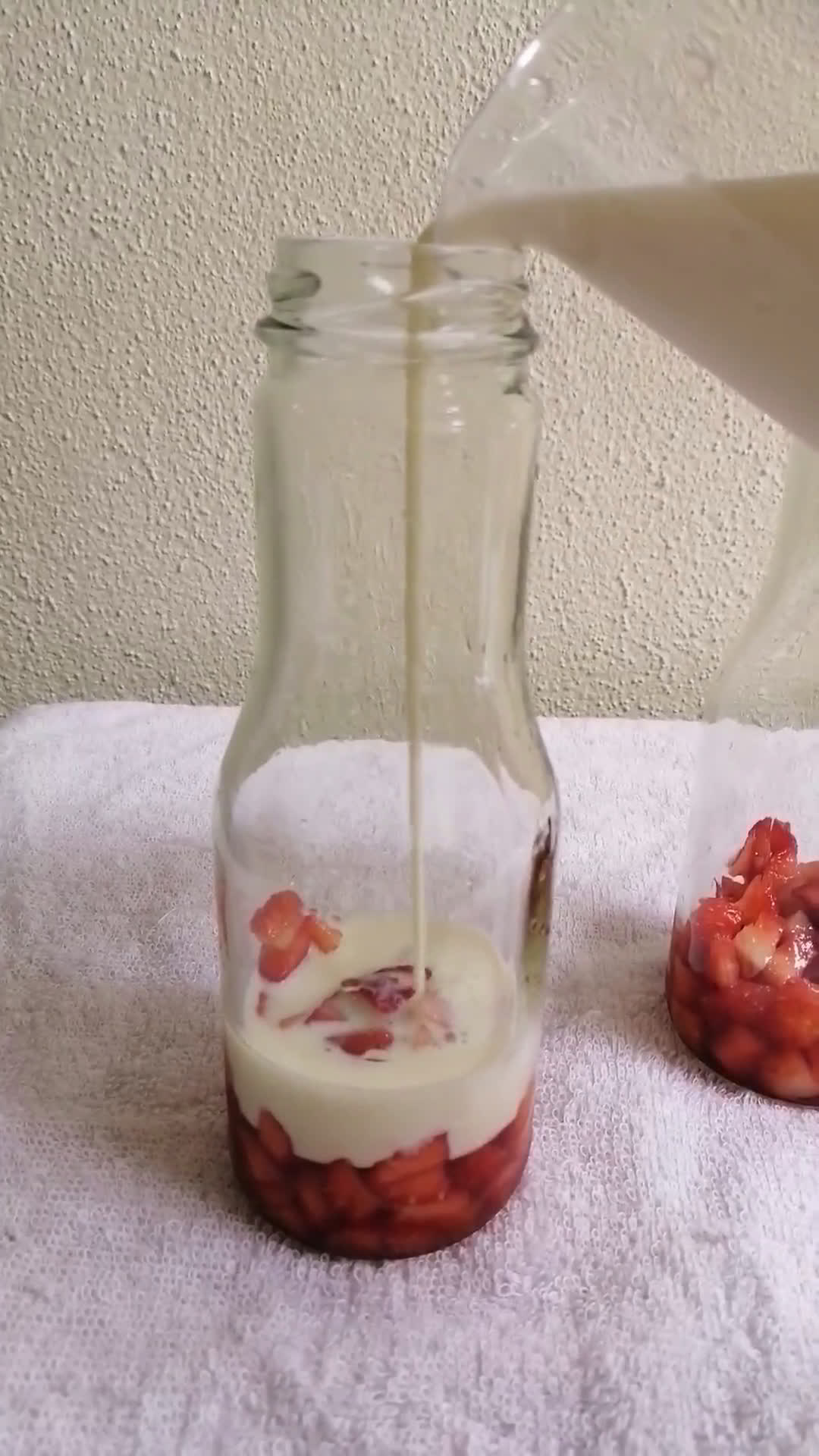 Gambar langkah 5 resipi Strawberry milk yogurt.