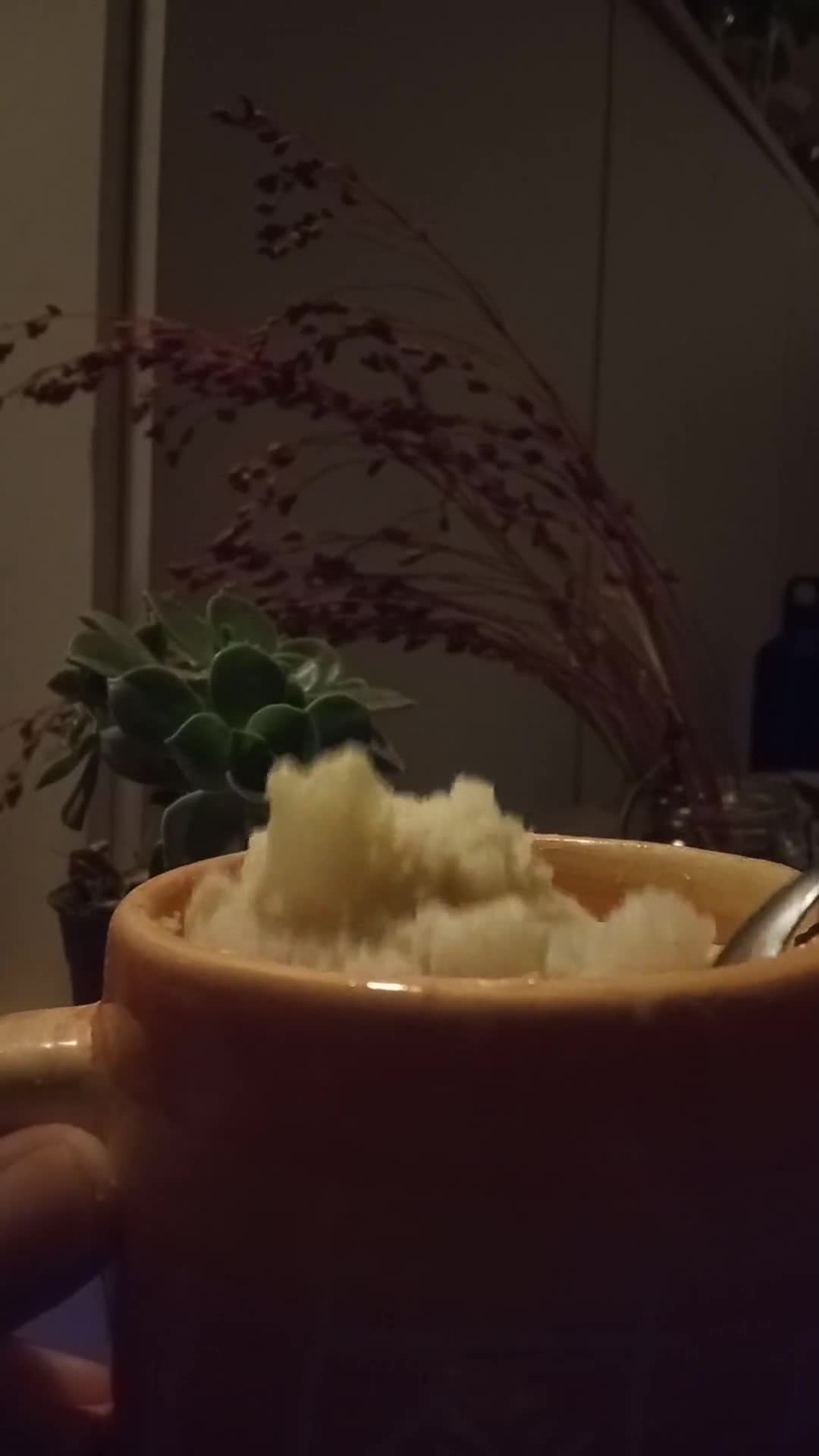 Foto del paso 8 de la receta: Bizcochuelo en taza de pera o manzana - SIN GLUTEN y SIN LACTOSA