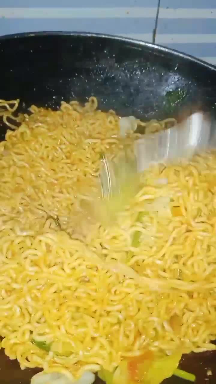 Foto langkah ke 5 dari resep Mie goreng Jawa pedas.
