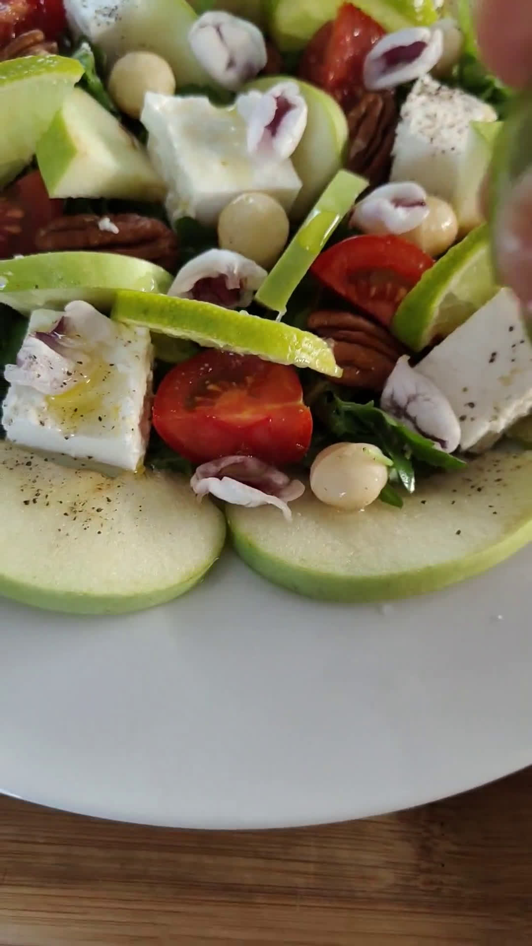 Foto del passaggio 2 della ricetta Insalata con fiori di fejoia